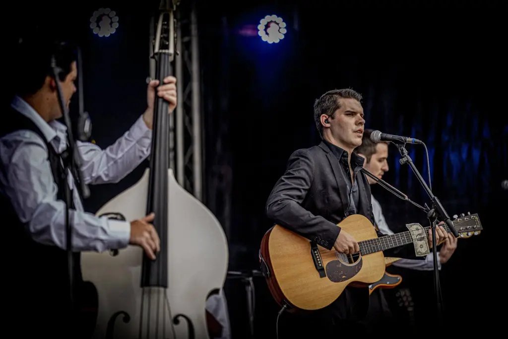 LEGENDS of ROCK Tribute Tour – ROADHOUSE